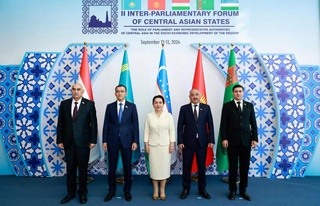 Сенат Төрайымы форум аясында парламент палаталарының  басшыларымен кездесулер өткізді