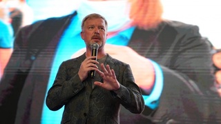 Телеведущий Валдис Пельш высказал свое мнение о фильме «Две тысячи песен Фариды»