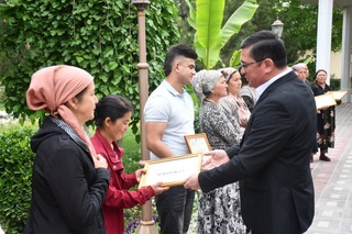 Shahrisabzda 70 nafar talabaga o'quv shartnoma puli to'lab berildi