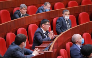 Parlament migrantlarga oid yangi qonunni qabul qildi