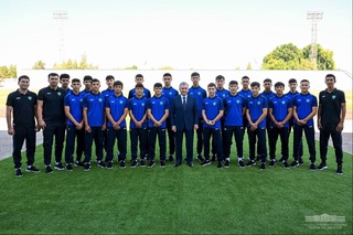 Prezident yosh futbolchilar va soha mutaxassislari bilan fikr almashdi