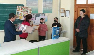 Фарғонада фаол ўқувчилар депутатлар томонидан рағбатлантирилмоқда