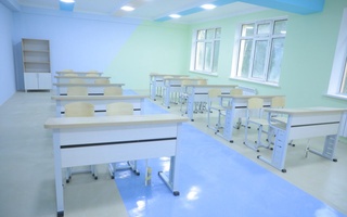 Зойир Мирзаев бошчилигидаги ишчи гуруҳ ихтисослаштирилган мактаблардаги қурилиш жараёнларини кўздан кечирди