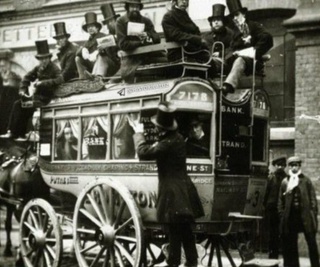 Илк жамоат транспорти қандай бўлган?