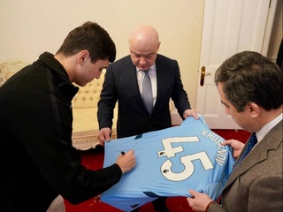 Абдуқодир Ҳусанов Өзбекстанның Лондондағы елшиханасында болды