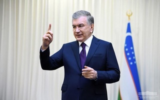 O‘qituvchi va shifokorlar bilan fikr almashildi