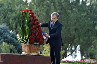 Ўзбекистоннинг Биринчи Президенти хотираси ёдга олинди