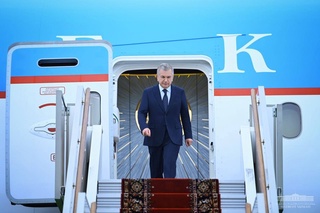 The President of Uzbekistan arrives in Russia