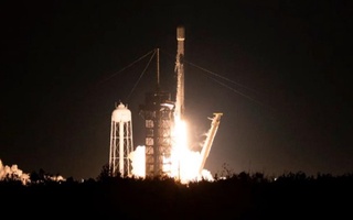 SpaceX запустила частный посадочный аппарат на Луну
