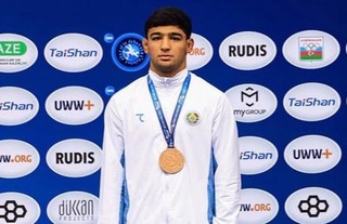 Абдулазиз Холмирзаев принес Узбекистану первую медаль на чемпионате мира U17 по спортивной борьбе