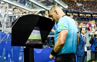 Hakamlar endi VAR qarorlarini muxlislarga tushuntirib beradi