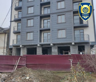 Yer maydoni olib berishni vaʼda qilgan iqtisodchi ushlandi