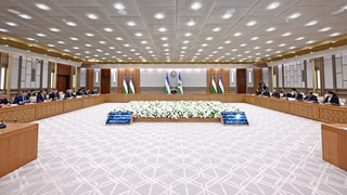 «Оилавий шифокорлар 1,5 минг доллар, ҳамширалар эса 600-800 доллар ойлик оладиган тизим қиламиз» — Шавкат Мирзиёев