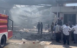 В Индии семь человек погибли при взрыве на фабрике по производству петард