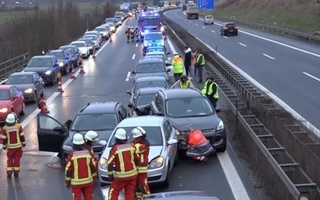 Германияда 29 та автомашина иштирокида йўл-транспорт ҳодисаси содир бўлди