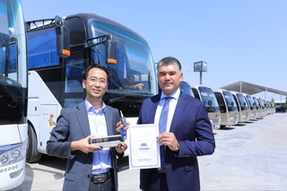 Самарқандга Хитойдан 2 та автобус ва 40 микроавтобус совға сифатида келтирилди