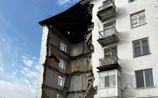 Подъезд многоэтажного дома рухнул в Балхаше