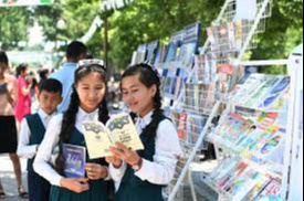 Фарзандларимиз китоб ўқишни биздан ўргансин