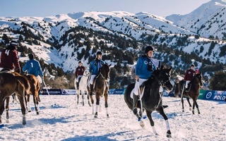 Дар кӯҳистони вилояти Тошканд мусобиқаи поло оид ба аспдавонӣ дар рӯи барф «Amirsoy Polo Cup 2022» баргузор мешавад