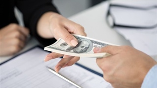 Лицензия учун 13 минг доллар талаб қилган мансабдор қўлга тушди