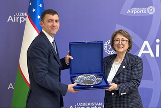 Раиси раёсати «Uzbekistan Airports» бо президенти Wizz Air Group мулоқот кард