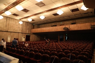 Yana bir teatrdagi muammolar, kamchiliklar o'rganilyapti