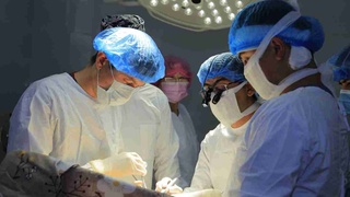 Зaрaфшон шaҳридa илк бор буйрaк кўчириш aмaлиёти ўткaзилди