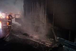 Мирзаобод туманида "Камаз" ёниб кетди