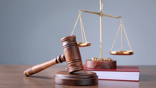 Qarshi shahrining sobiq hokimi 4 yilga qamaldi