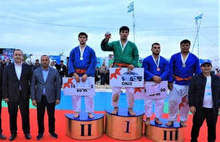 G‘olibga viloyat hokimi sovrini – “Onix” avtomashinasi topshirildi