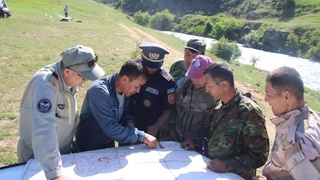 Спасатели Узбекистана участвуют в поисках пропавших туристов в горах Туркестанской области