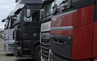 Эрон ҳудуди орқали автомобилда халқаро юк ташувларини амалга оширишда ундириладиган йиғим ва тўловлар камайтирилди