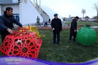 Yangi bogʻ- Yangi yil kayfiyatiga uygʻun boʻlishi kerak