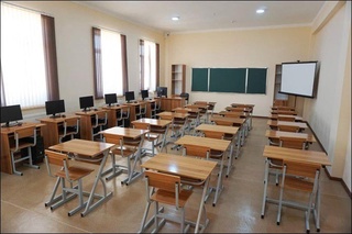 Самарқандда аёл фарзанди тарбиясига эътиборли бўлишини сўраган ўқитувчиларни ҳақоратлади