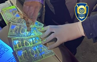 Ichimlik suvdan qarzdorlikni yopib berishni vaʼda qilgan nazoratchi-inspektor ushlandi