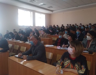 Инновацион ривожланиш вазири Қаршида сайёр учрашув ўтказди