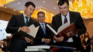 «Ипак йўли» туризм ва маданий мерос халқаро университети кутубхонаси нодир китоблар билан бойиди