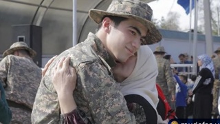 Ташкентцы провожают в армию молодых людей