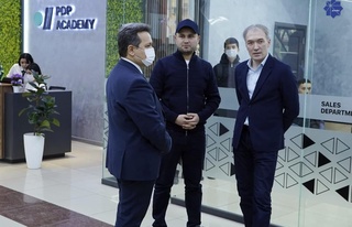 Маңызды мәселелердің бірі — жастарға IT-білім берудегі мүмкіндіктерді одан әрі кеңейтіп, оларды болашақта жұмыспен қамту болып табылады