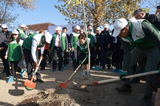 Дар "Боғи сабзи CRIC-21"-и вилояти  Самарқанд 1000 бех ниҳоли дарахт шинонда шуд