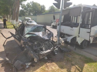 "Ласетти" ва автобус тўқнашуви оқибатида бир киши вафот этди