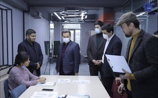 Вазири ТИК бо фаъолияти маркази таълимӣ – резидент IT Park шинос шуд