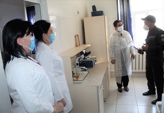 Омбудсманнинг минтақавий вакили сил касаллиги билан оғриган маҳкумлар билан учрашди