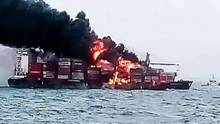 Горящее у берегов Шри-Ланки судно спровоцировало экологическую катастрофу
