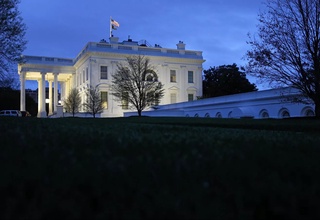 Оқ уй АҚШ Украинага ҳарбий ёрдамни тўхтатганини тасдиқлади