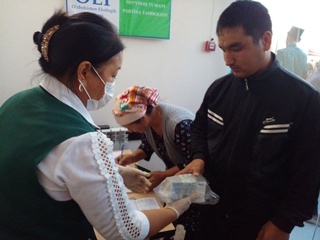 Мўйноқ аҳолисига 5 млн сўмдан пул тарқатилмоқда