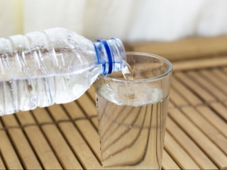 Bishkekda suv tanqisligi: suv turar-joylarga sisternalarda yetkazilib berilmoqda