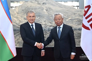 The President of Uzbekistan meets with the AIIB President Jin Liqun