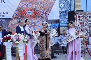 В Нурате Навоийской области прошла выставка-фестиваль вышивки и изделий национального ремесленничества «Кашталар жилоси»