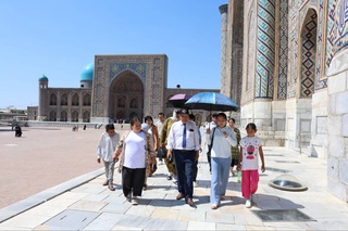 ГП «Навоийуран» организовало туристическую поездку в Самарканд для 50 детей с инвалидностью Канимехского района и их родителей